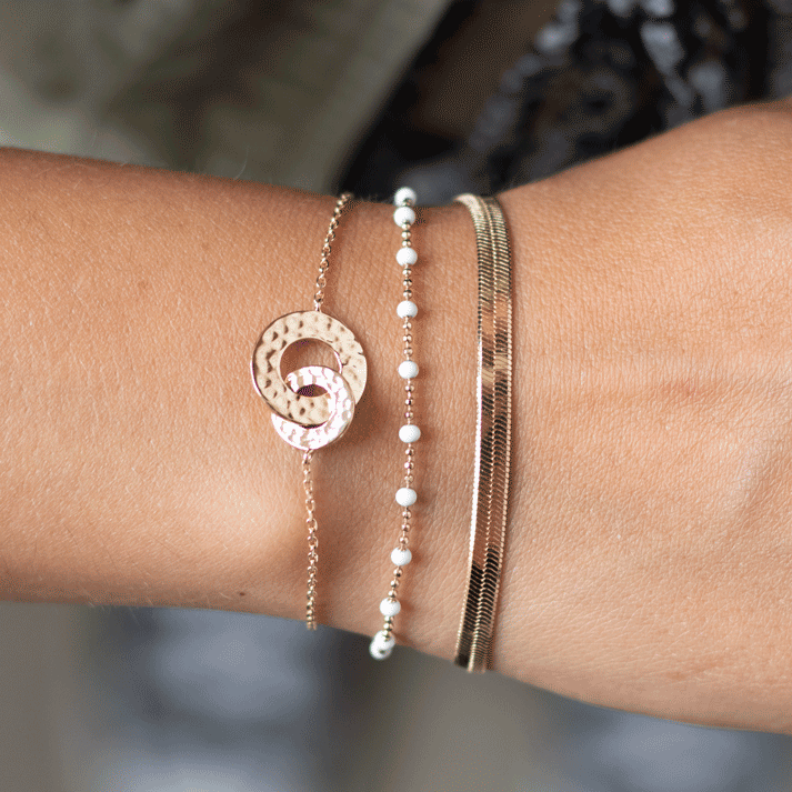 bracelet perles blanches plaqué or