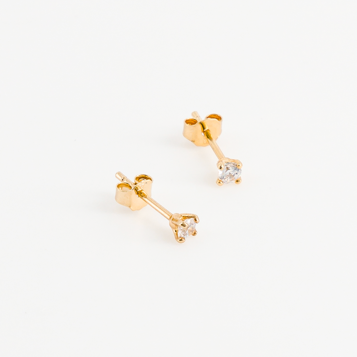 boucle d'oreille puce diamant vue de profil
