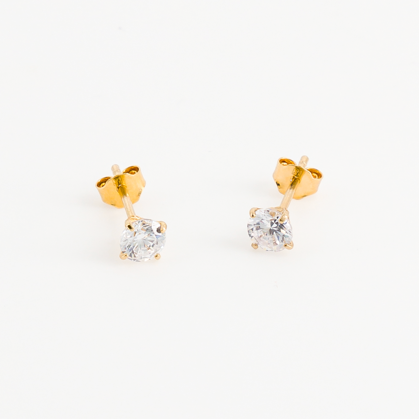 Boucle d oreille avec diamant vue de face
