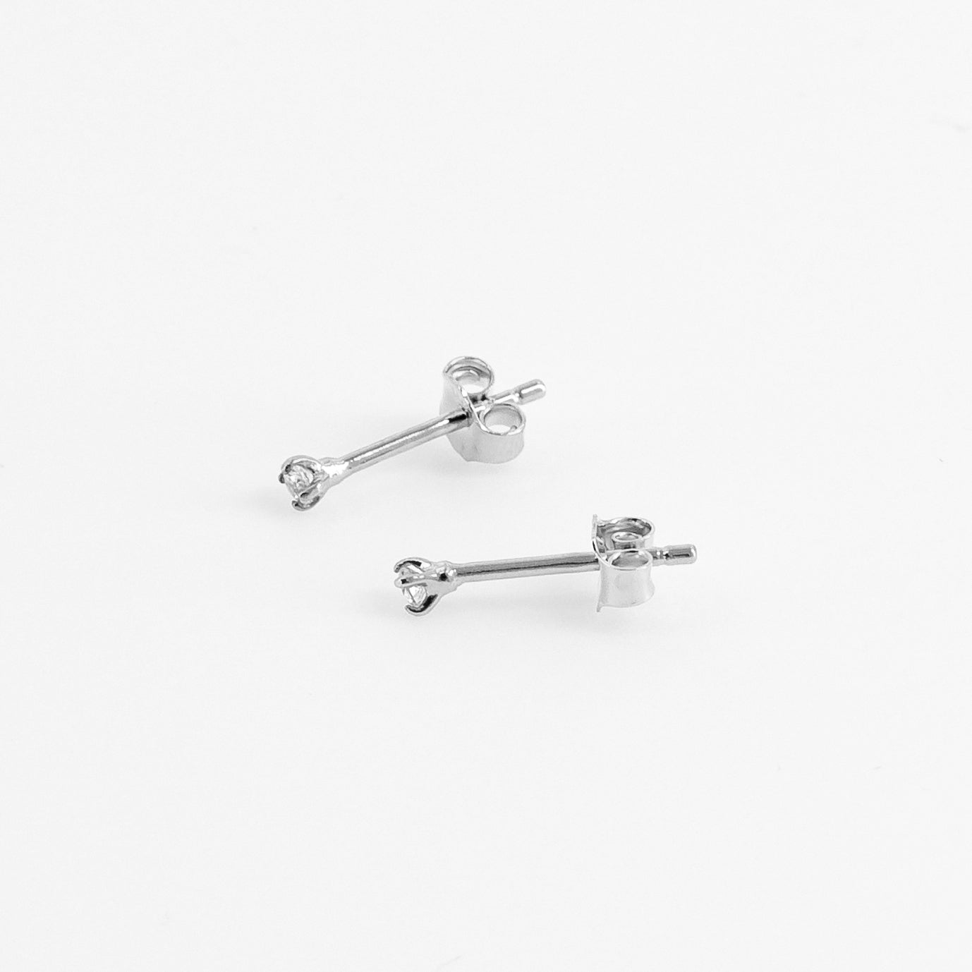 Boucle d oreille argent zirconium vue de profil